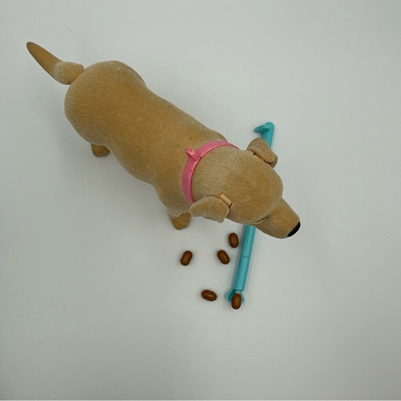 Barbie Tanner Pooping Dog 2006 - Picture 3 of 5